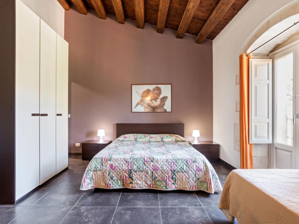 Vintage Holiday Home In Ragusa Ibla With Balcony Exterior foto