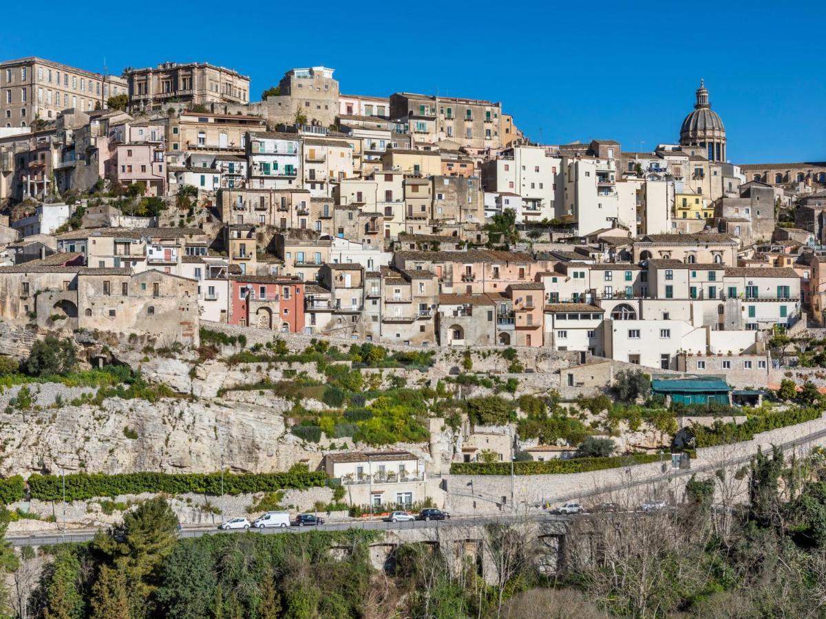 Vintage Holiday Home In Ragusa Ibla With Balcony Exterior foto