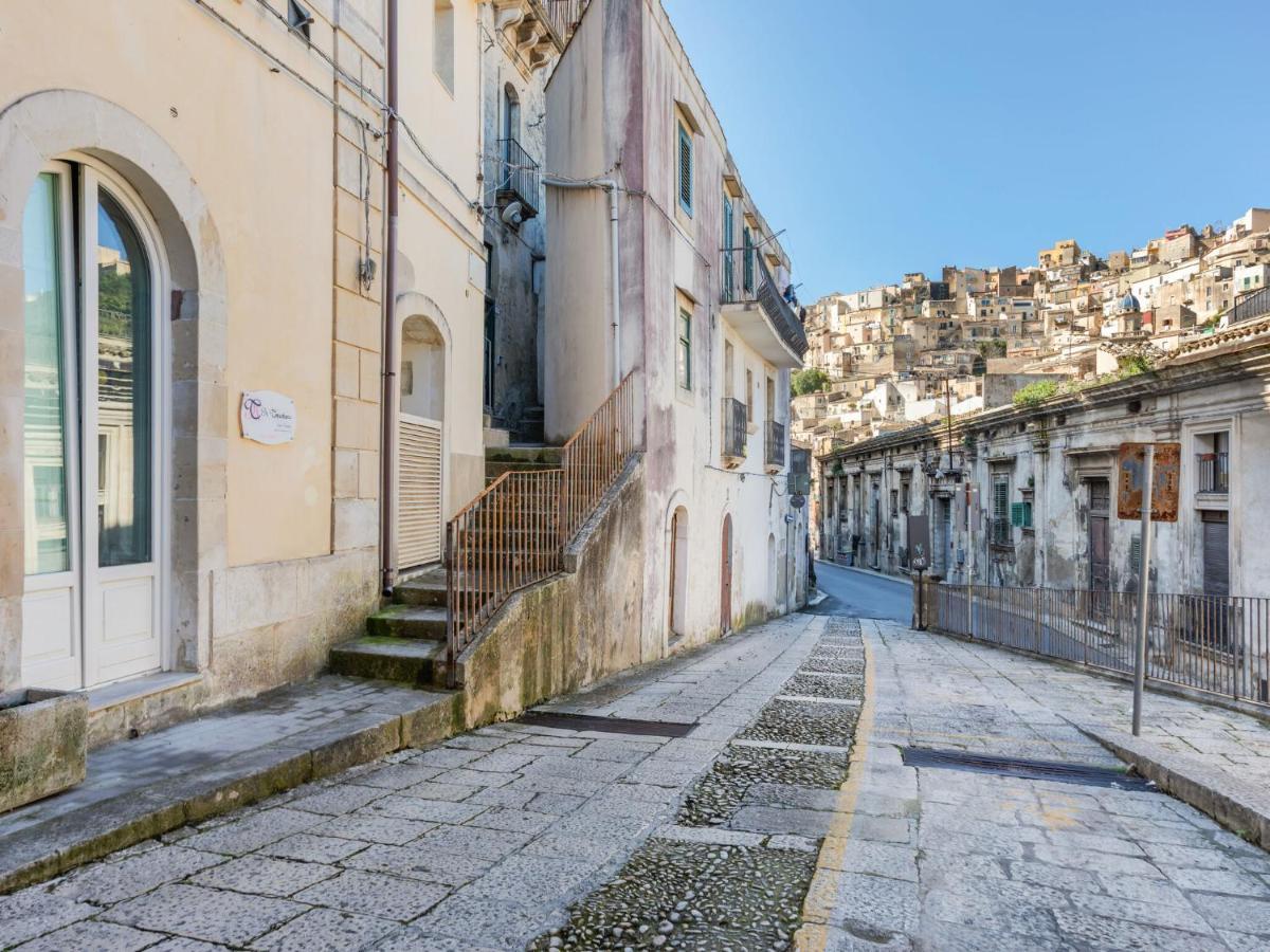 Vintage Holiday Home In Ragusa Ibla With Balcony Exterior foto